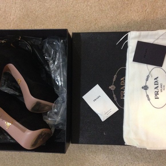 Authentic Prada black suede leather platform bootie In New Condition - Picture 5 of 5